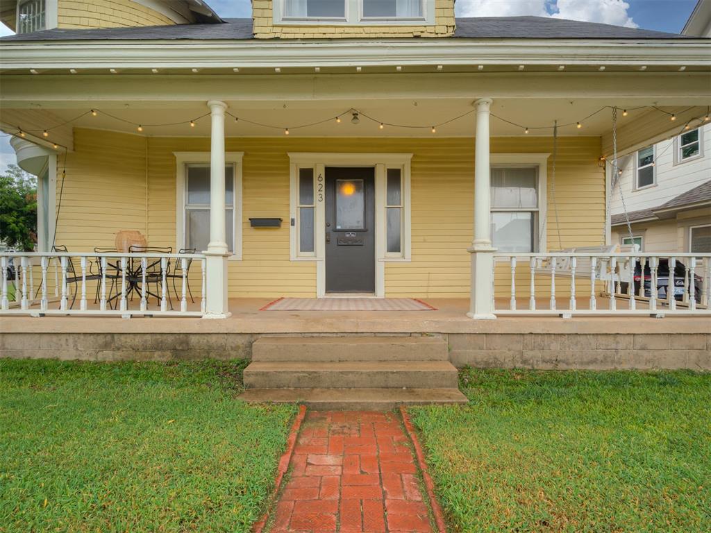 623 E Warner Avenue Property Photo 2