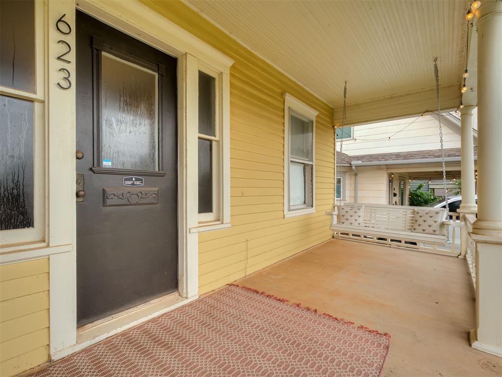 623 E Warner Avenue Property Photo 4