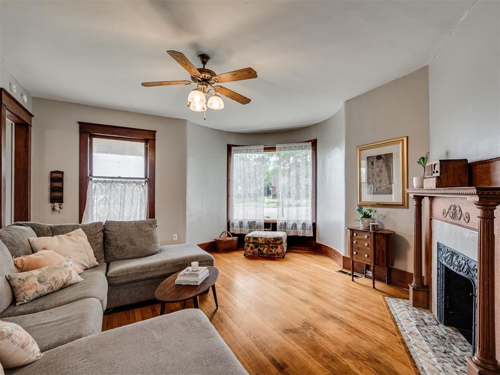 623 E Warner Avenue Property Photo 9