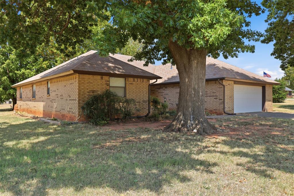 631 S Lariat Drive Property Photo 3