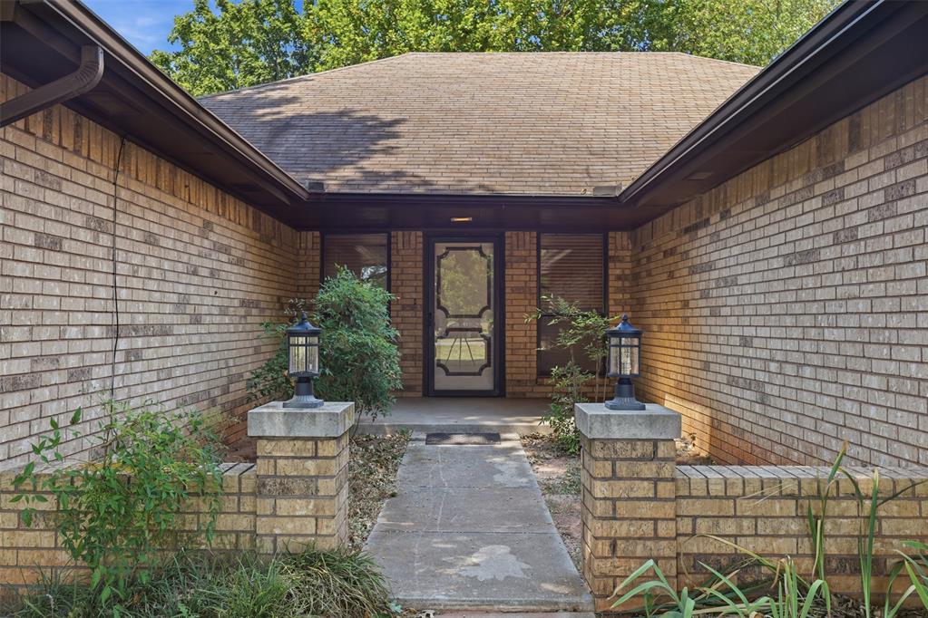 631 S Lariat Drive Property Photo 5