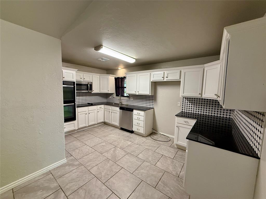 1132 Nw 104th Street Property Photo 3