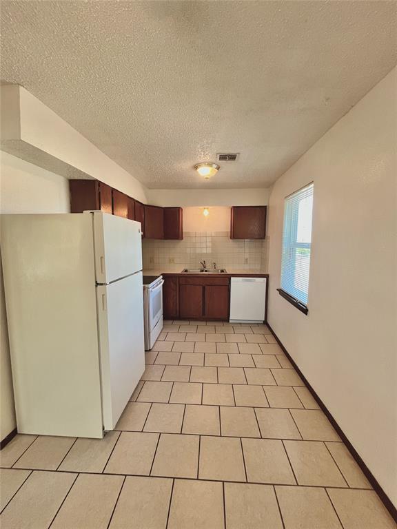 312 Falcon Court 2 Property Photo 6