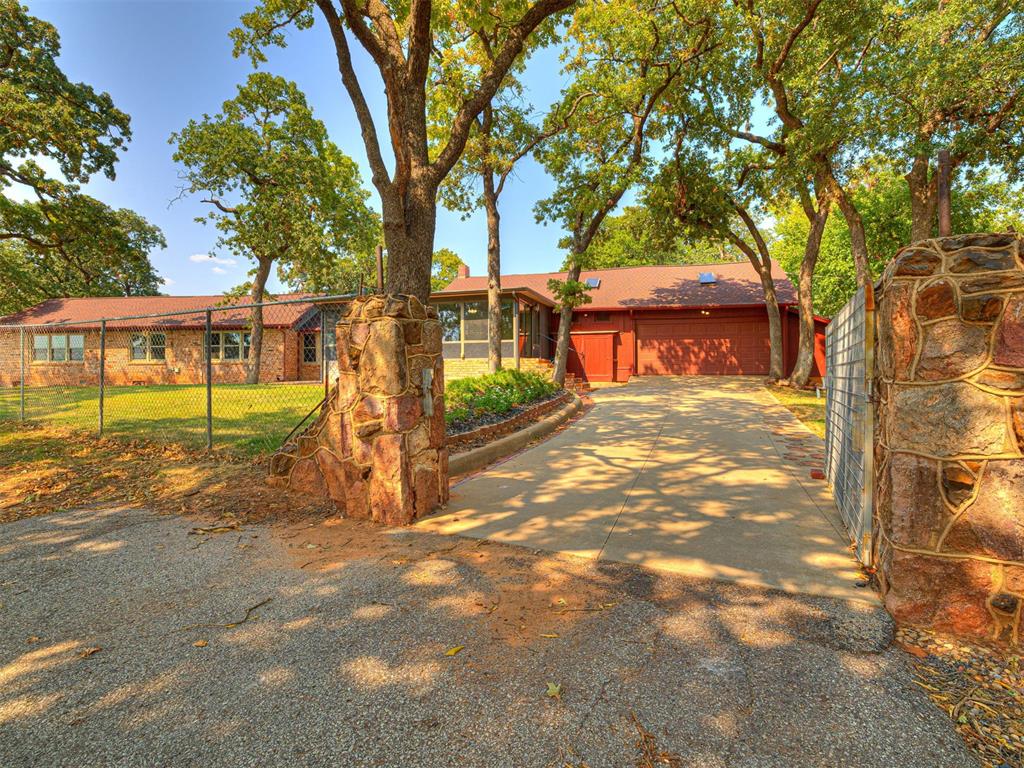 1016 N Shore Drive Property Photo 2