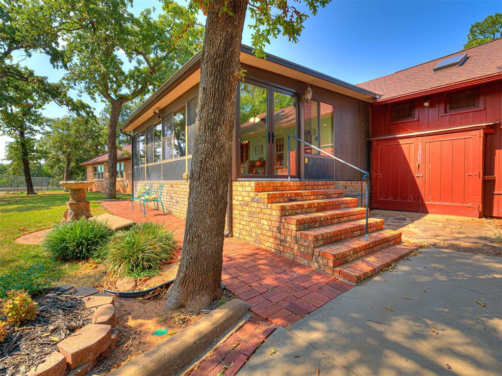 1016 N Shore Drive Property Photo 6