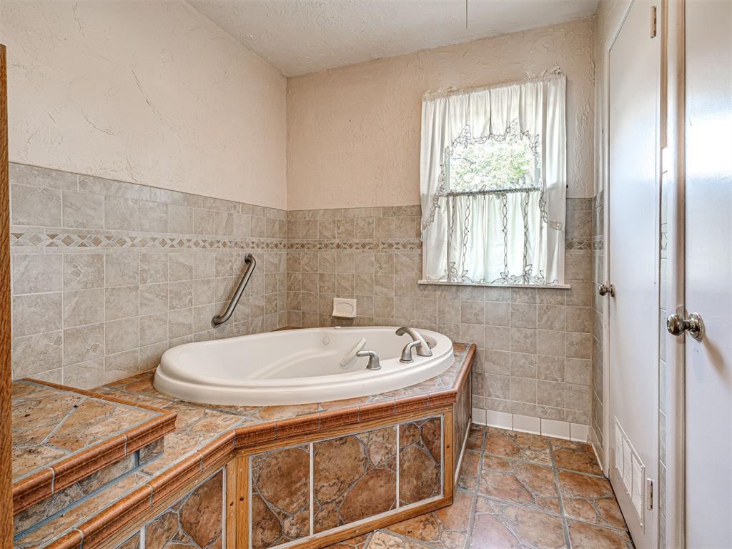 1016 N Shore Drive Property Photo 35