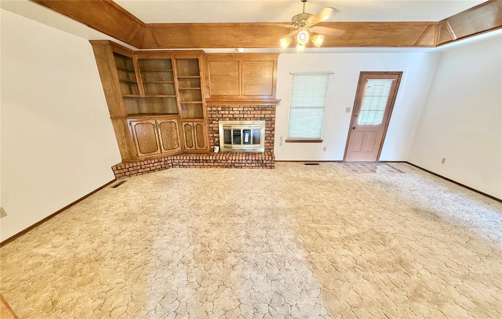 1915 Chisholm Drive Property Photo 3
