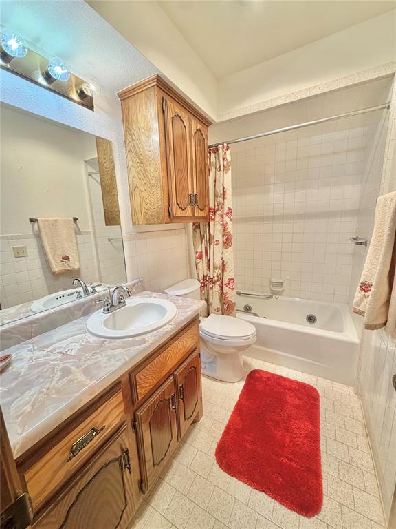 1915 Chisholm Drive Property Photo 5