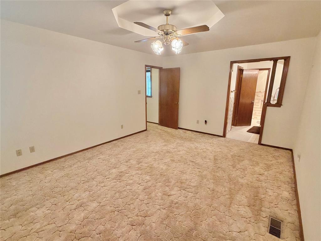 1915 Chisholm Drive Property Photo 10