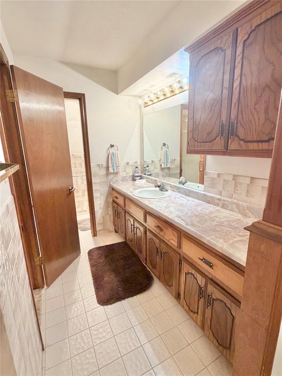 1915 Chisholm Drive Property Photo 11