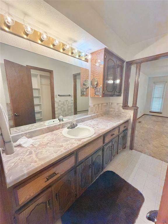 1915 Chisholm Drive Property Photo 12