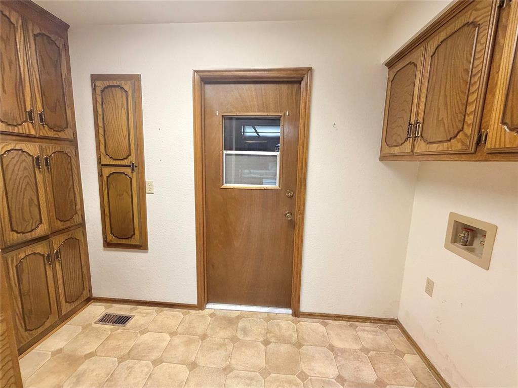 1915 Chisholm Drive Property Photo 14