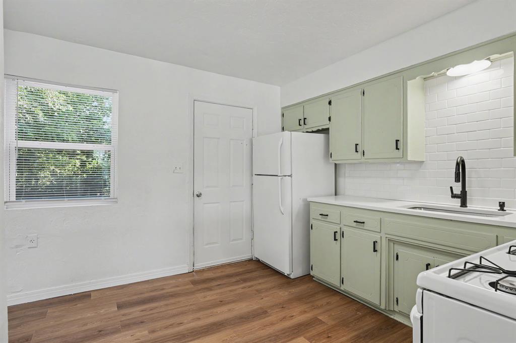 3805 Sw 40th Place Property Photo 6