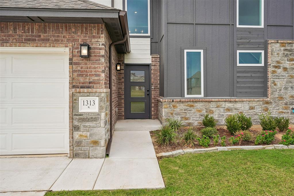 1313 Lighthorsemen Way Property Photo 4