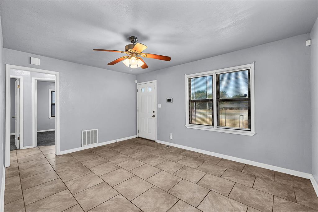 2036 Ne Grand Boulevard Property Photo 5
