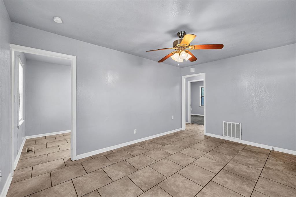 2036 Ne Grand Boulevard Property Photo 7