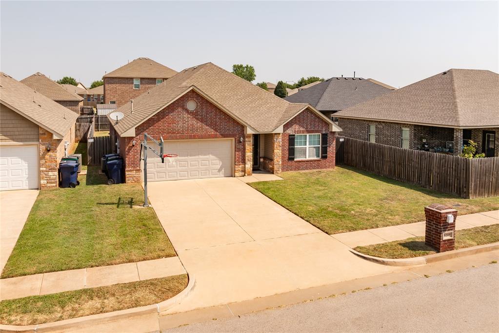 9209 Nw 71st Street Property Photo 4