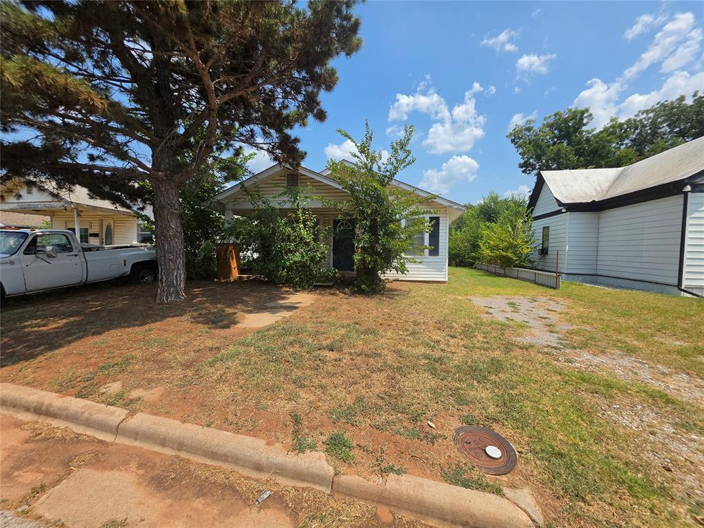 423 N Roosevelt Avenue Property Photo 2
