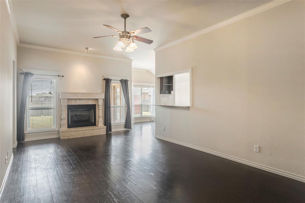 720 Hedgewood Drive Property Photo 2