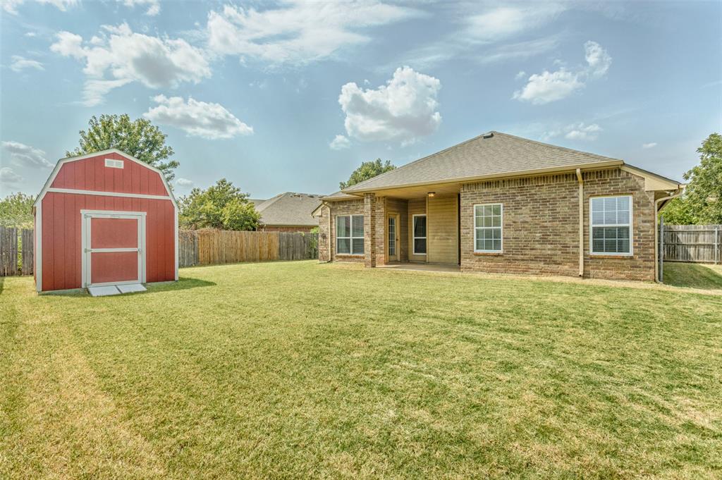 720 Hedgewood Drive Property Photo 4