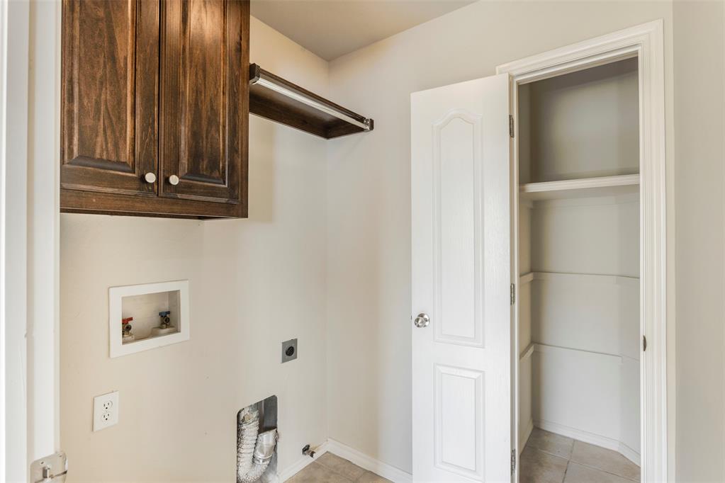 720 Hedgewood Drive Property Photo 20