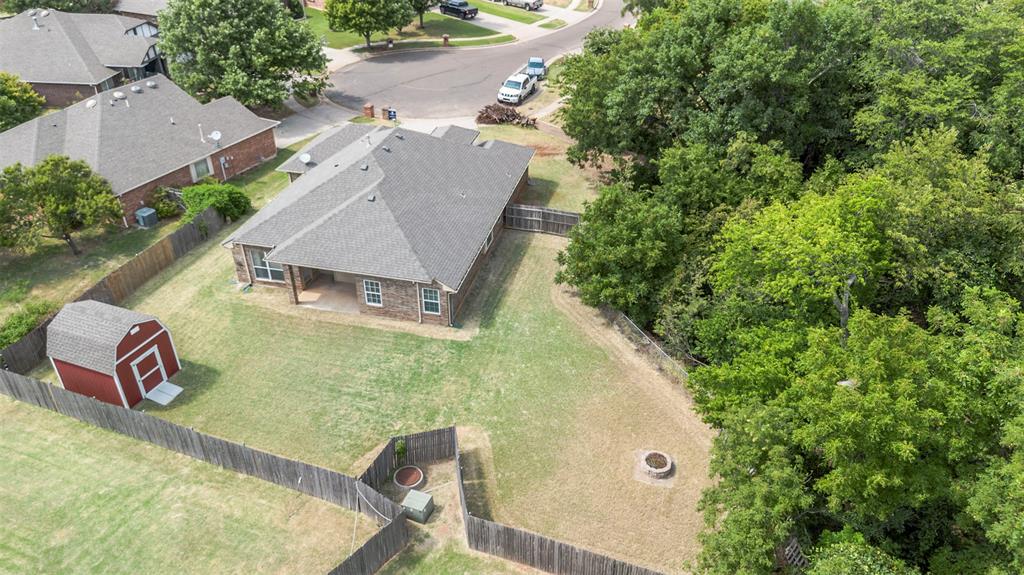720 Hedgewood Drive Property Photo 32