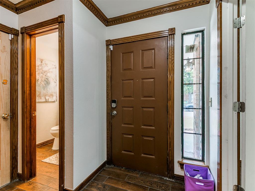 11313 Davis Court Property Photo 6
