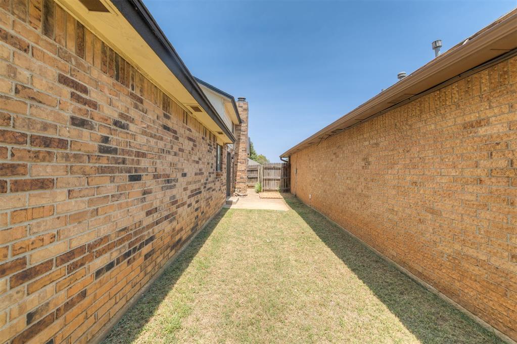 7740 Doris Drive Property Photo 6