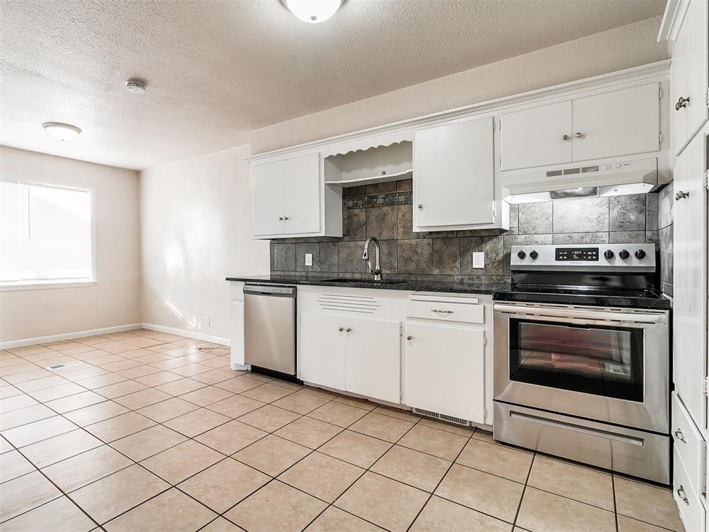 8420 N Harvey Place Property Photo 5
