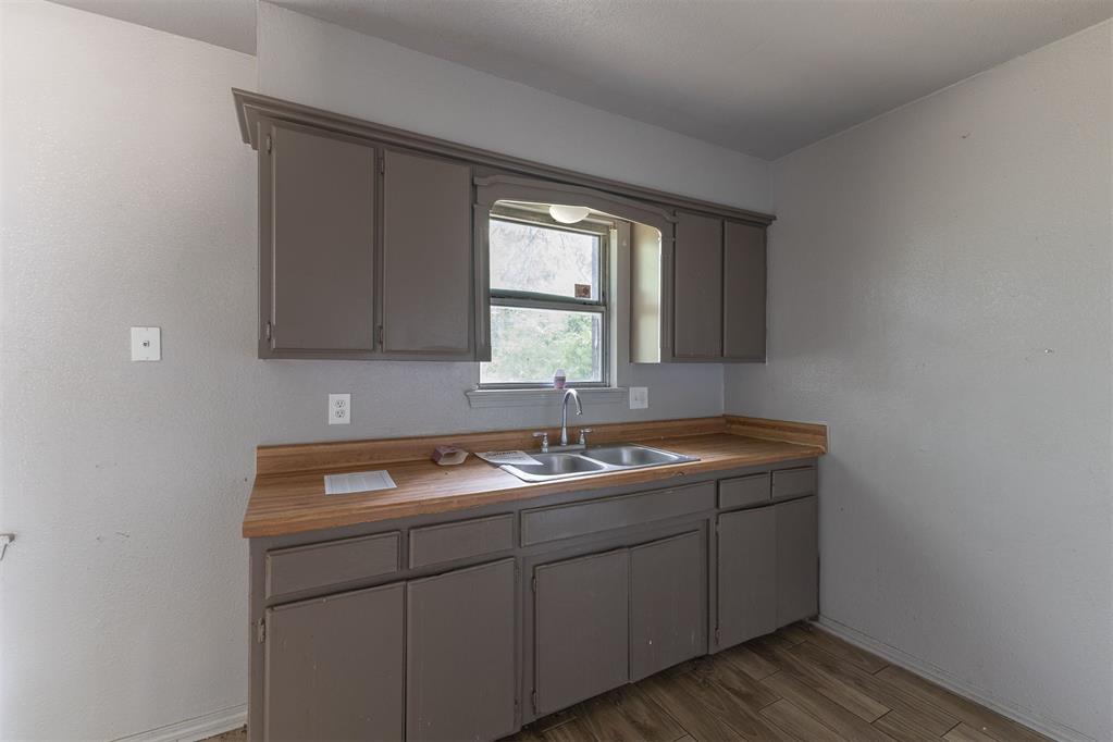 1500 Mcdonald Drive Property Photo 6