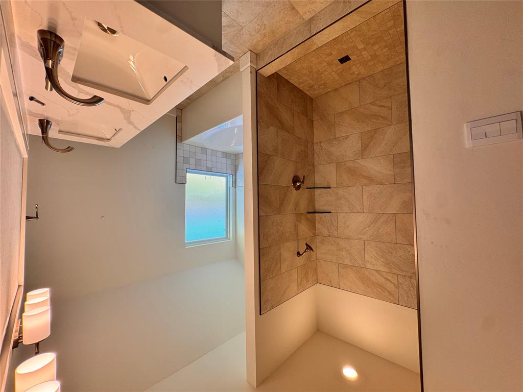 1316 Colonial Avenue Property Photo 8