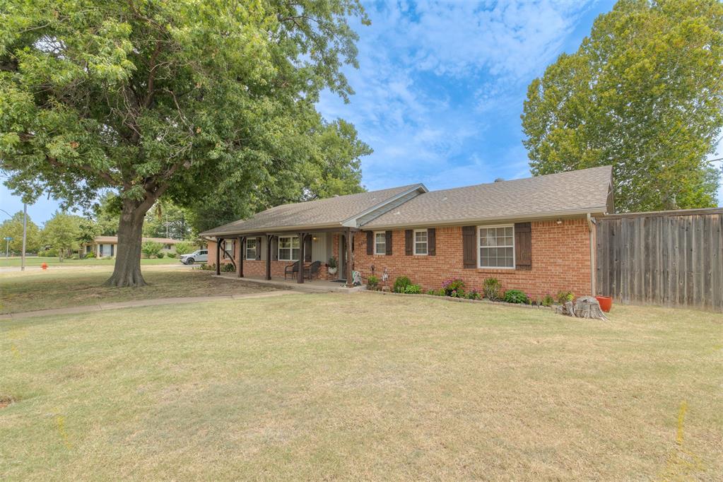 9404 N Lakeshore Drive Property Photo 2
