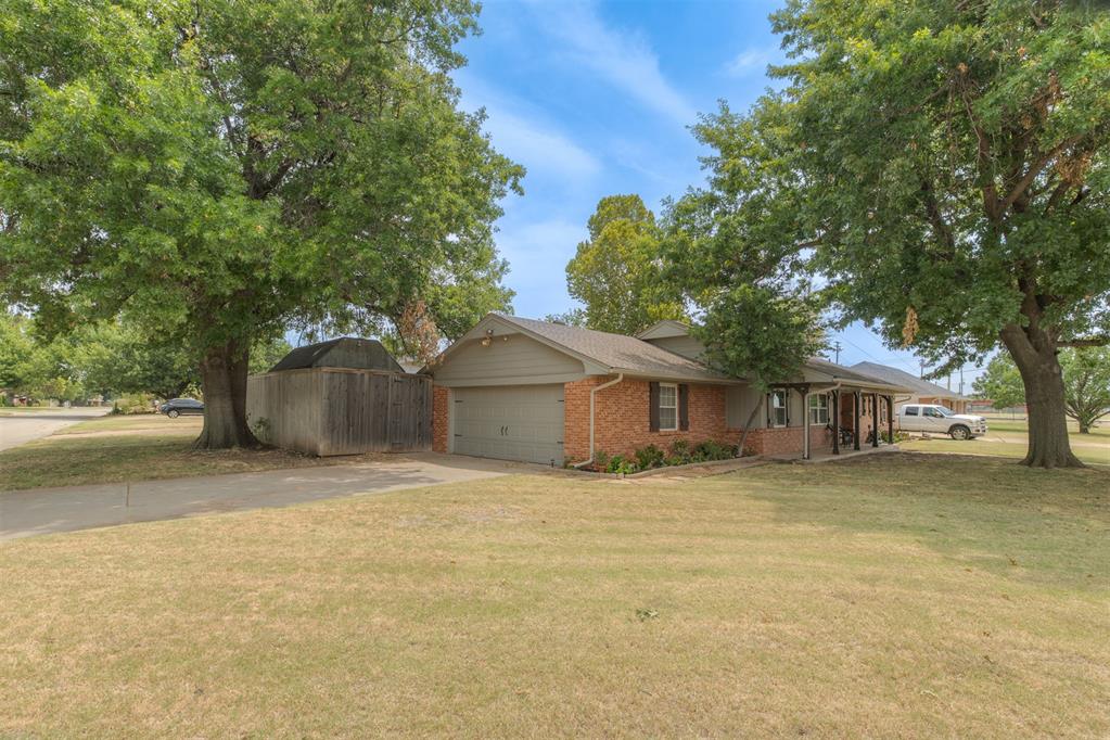 9404 N Lakeshore Drive Property Photo 3