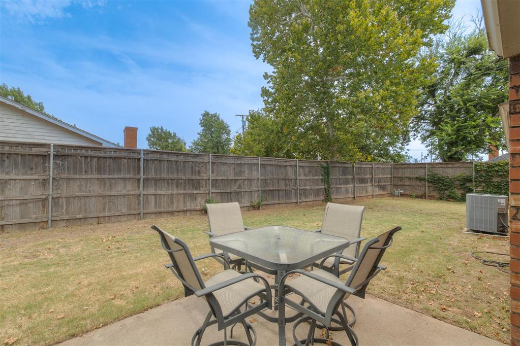 9404 N Lakeshore Drive Property Photo 6