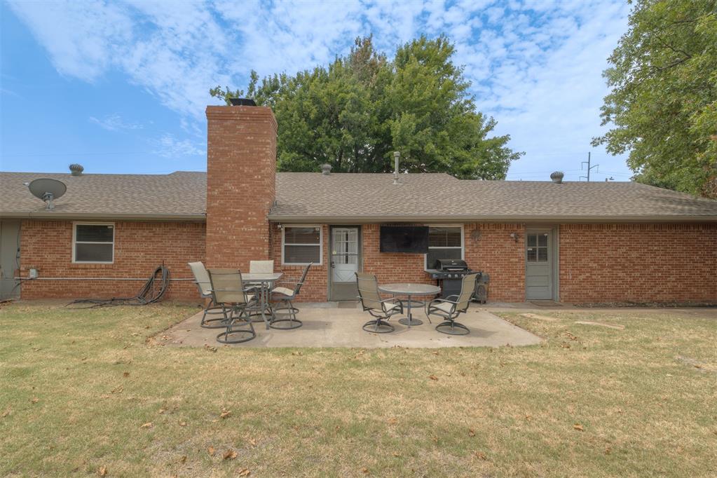 9404 N Lakeshore Drive Property Photo 8