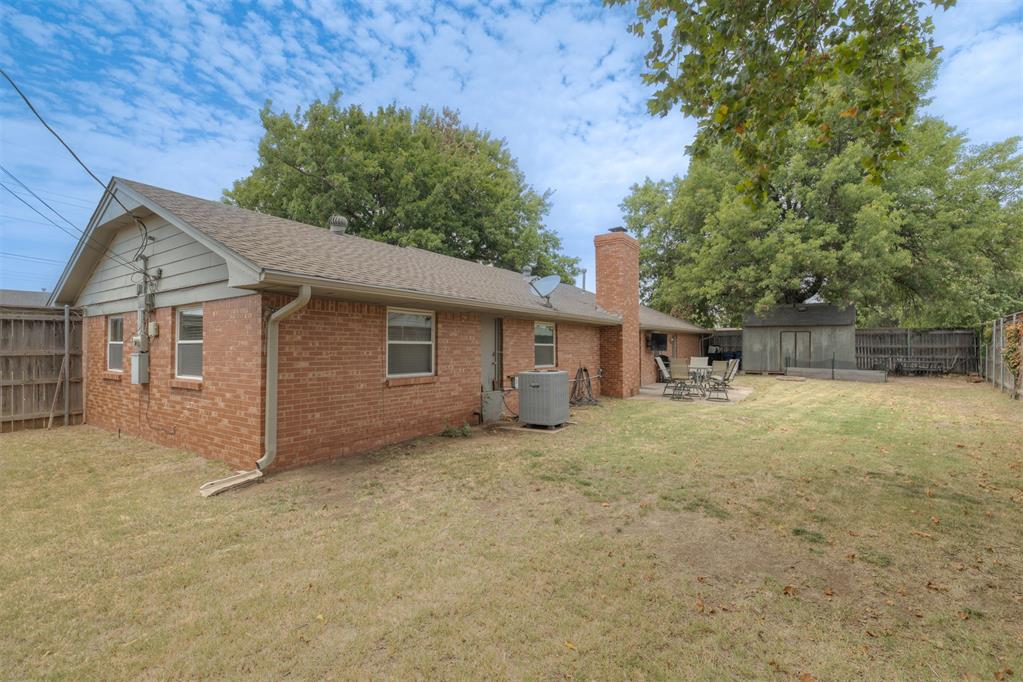 9404 N Lakeshore Drive Property Photo 9