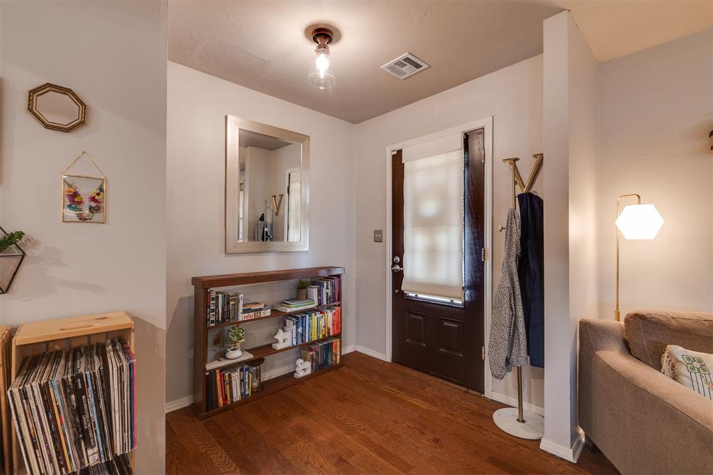 9404 N Lakeshore Drive Property Photo 12