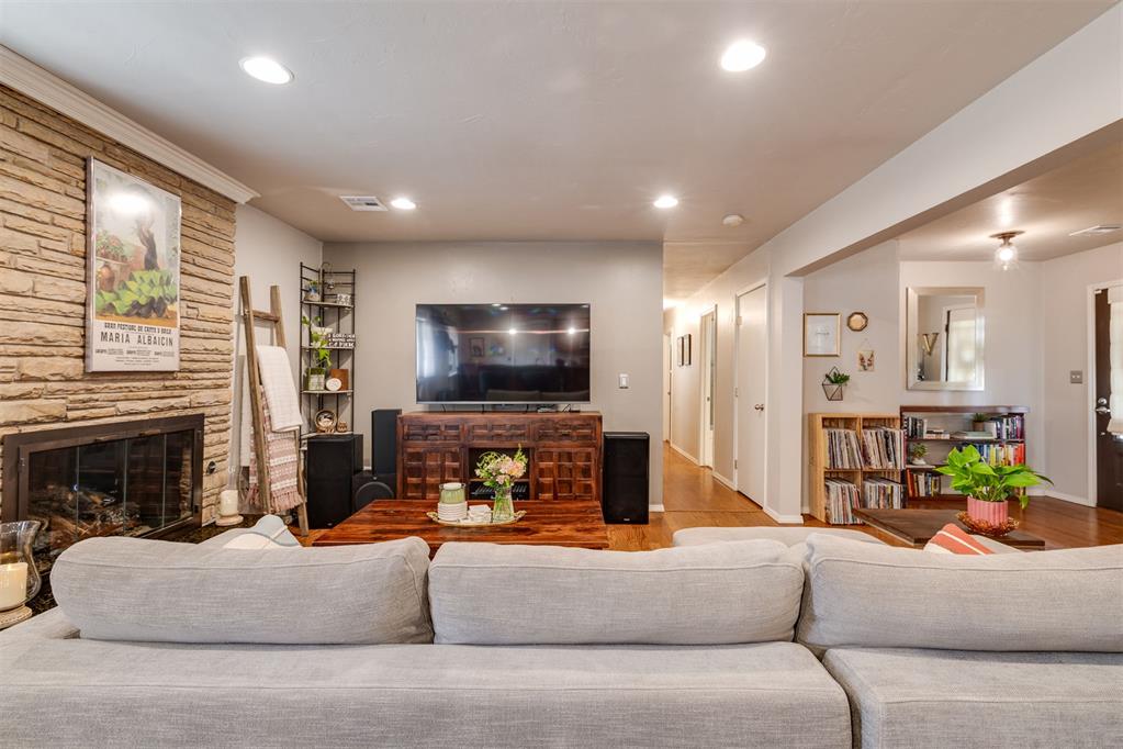9404 N Lakeshore Drive Property Photo 16