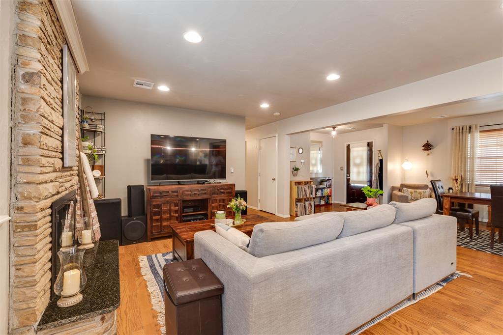 9404 N Lakeshore Drive Property Photo 17