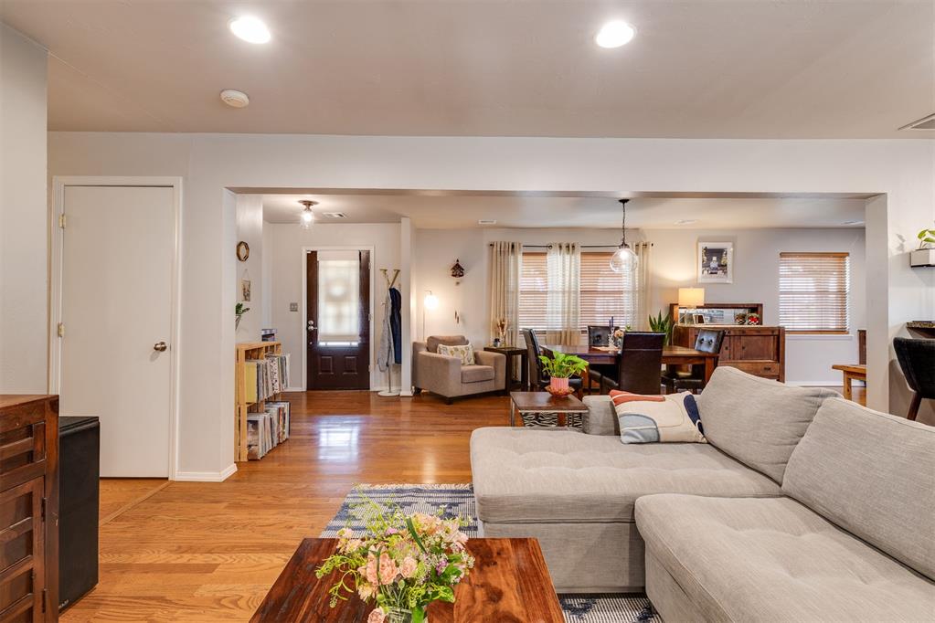 9404 N Lakeshore Drive Property Photo 18