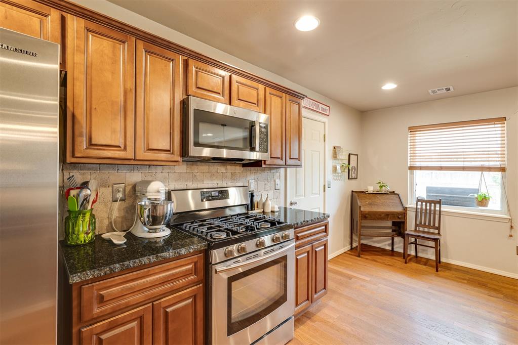 9404 N Lakeshore Drive Property Photo 27