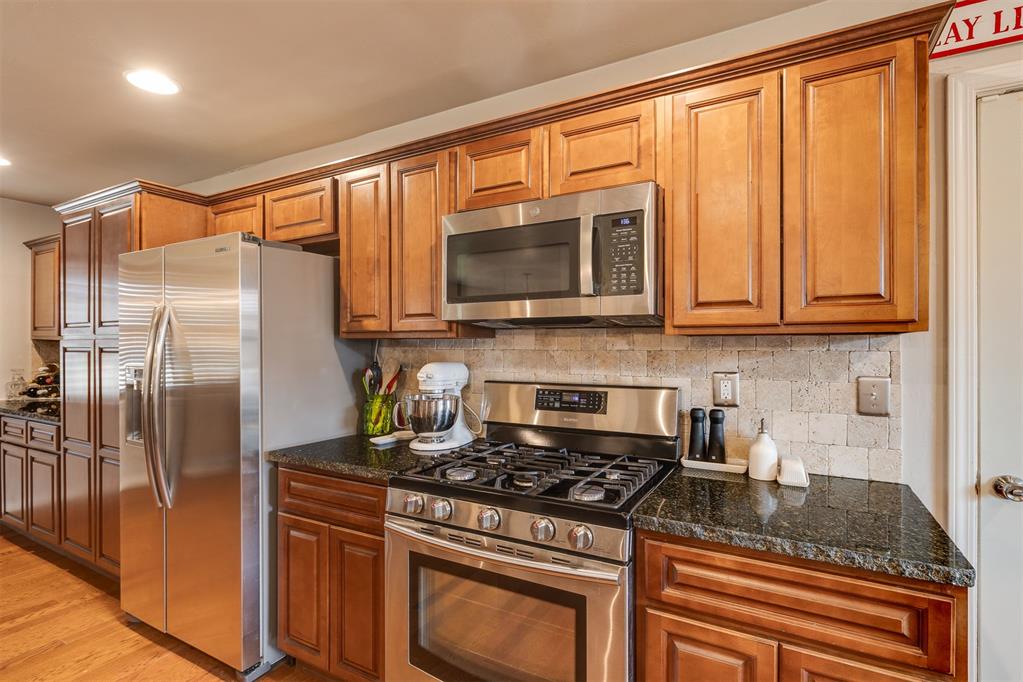 9404 N Lakeshore Drive Property Photo 28
