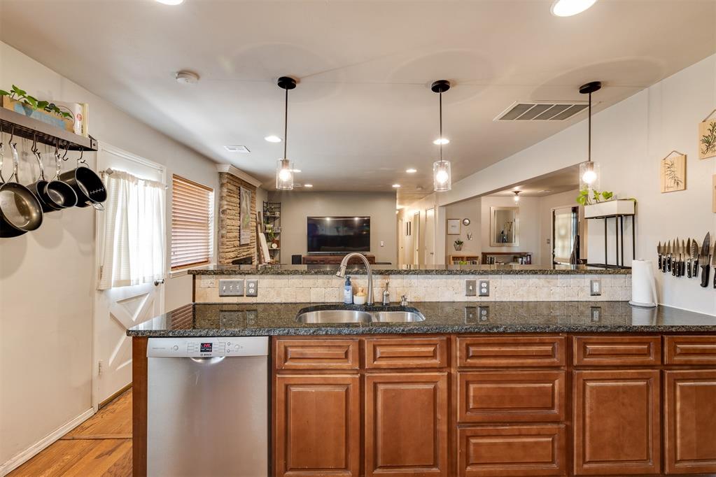 9404 N Lakeshore Drive Property Photo 29