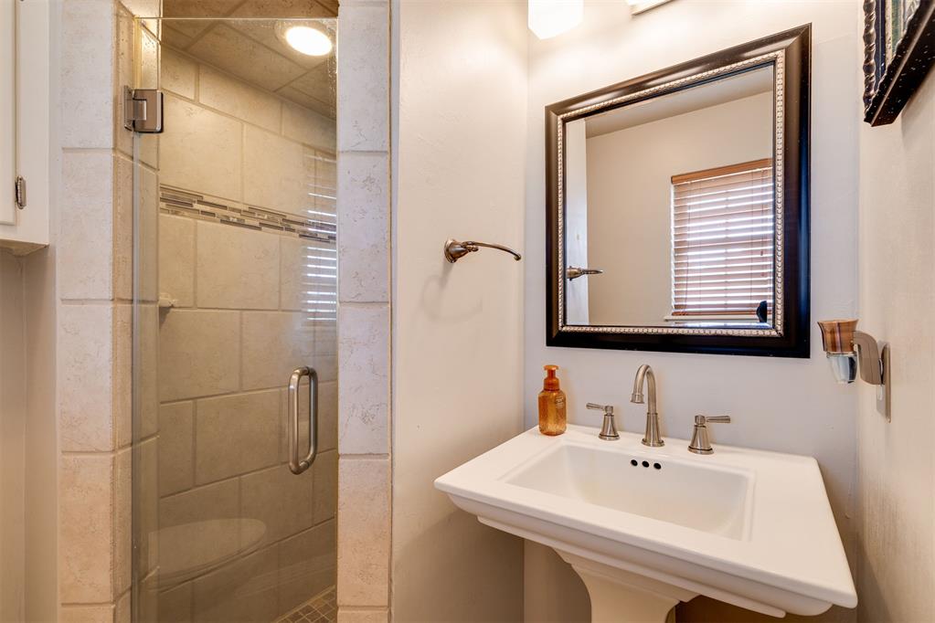 9404 N Lakeshore Drive Property Photo 35