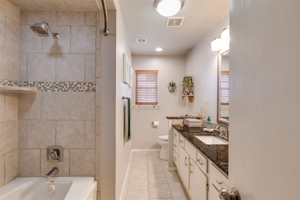 9404 N Lakeshore Drive Property Photo 40