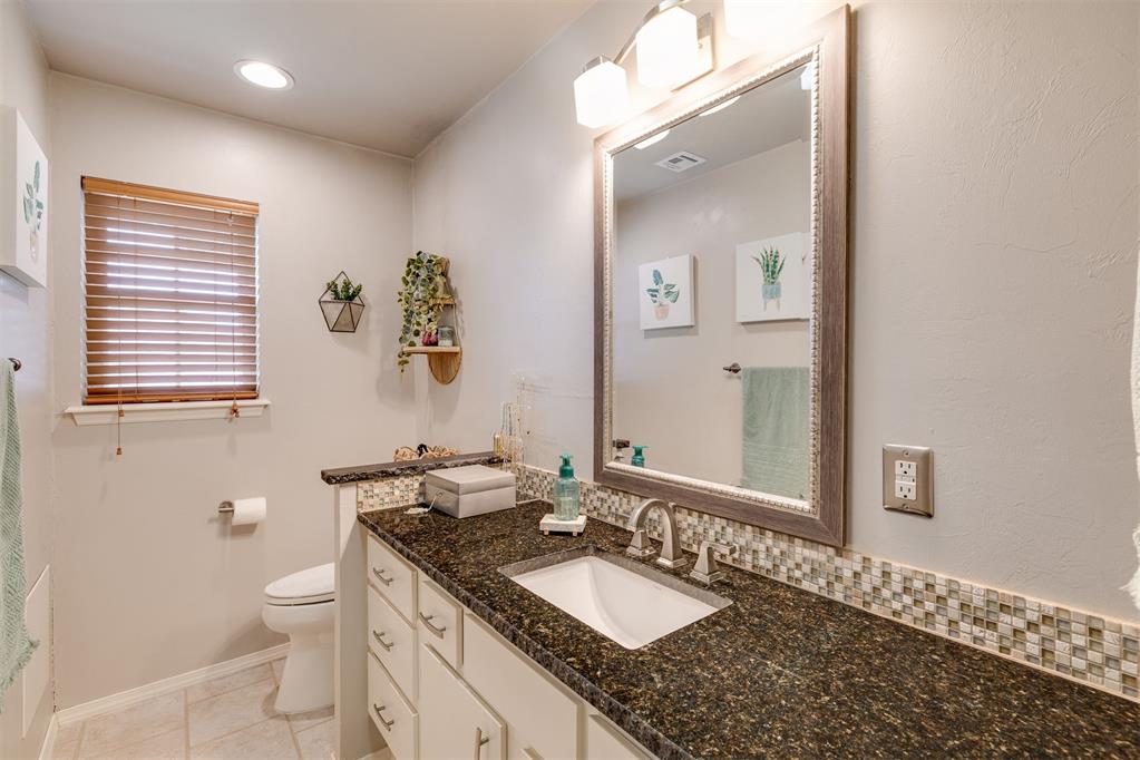 9404 N Lakeshore Drive Property Photo 41
