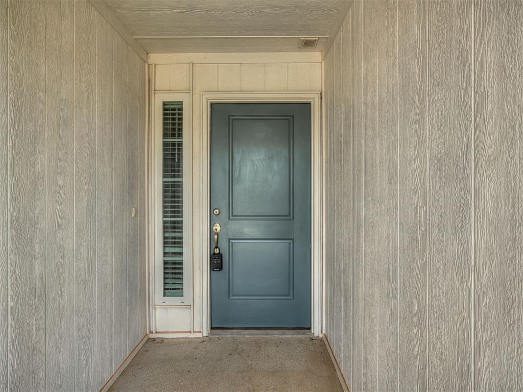 612 Blue Fish Court Property Photo 2