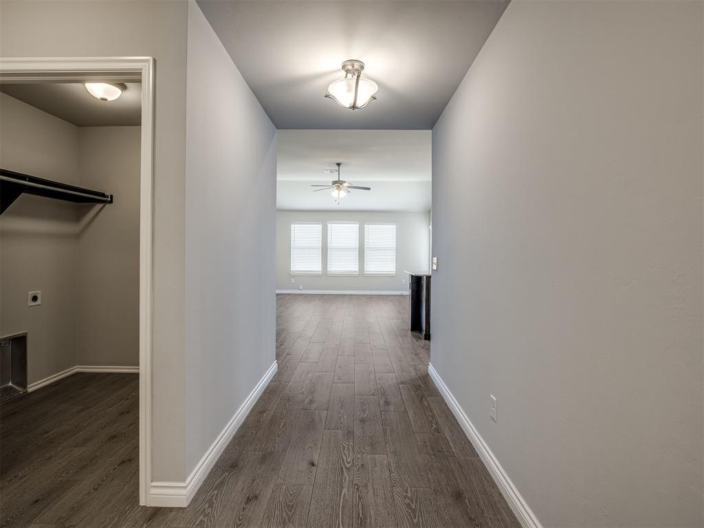 612 Blue Fish Court Property Photo 4