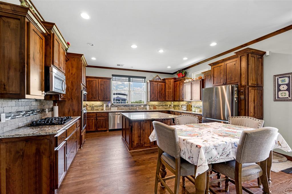 1243216 Property Photo 10