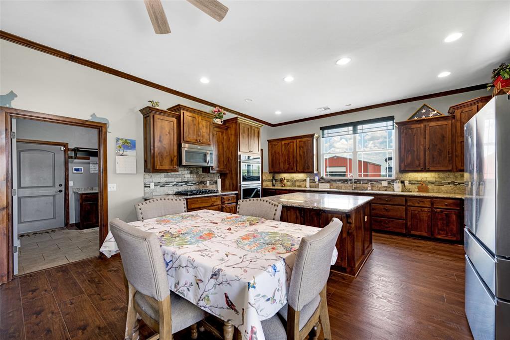 1243216 Property Photo 11